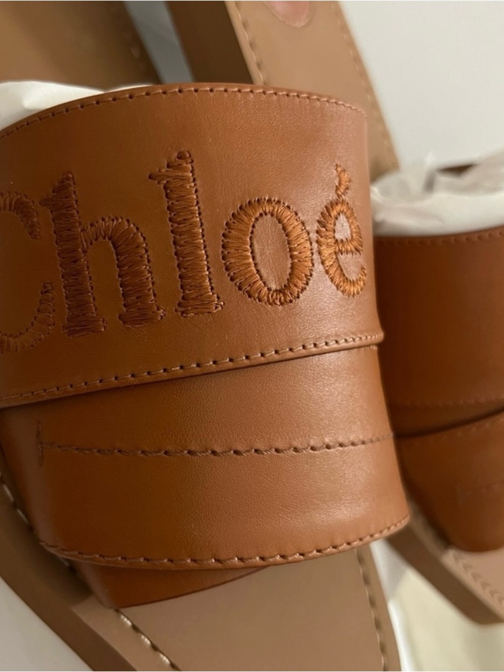 New!! Chloé Tan Leather Embroidered Logo Flats - Picture 1 of 2